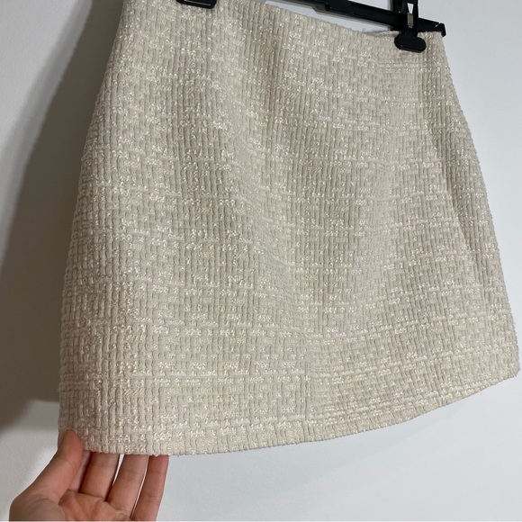 White mini skirt - Picture 2 of 3